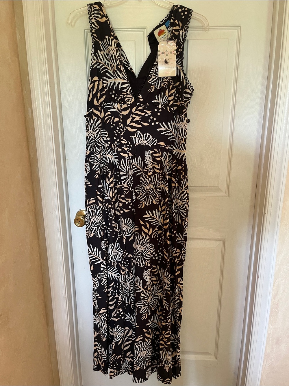 Farm Rio Black and White Floral V-Neck Maxi Dress size large